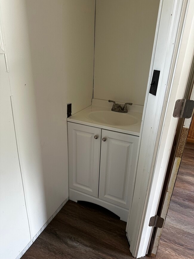 Building Photo - 17 Love Ramp Rd