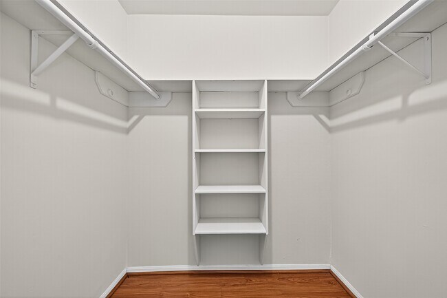 Building Photo - 2042 Hilton Head Dr