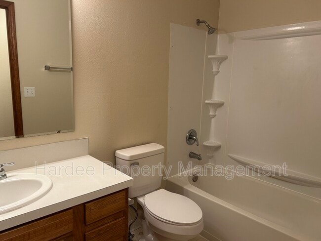 Building Photo - 2254 N Zircon Ave