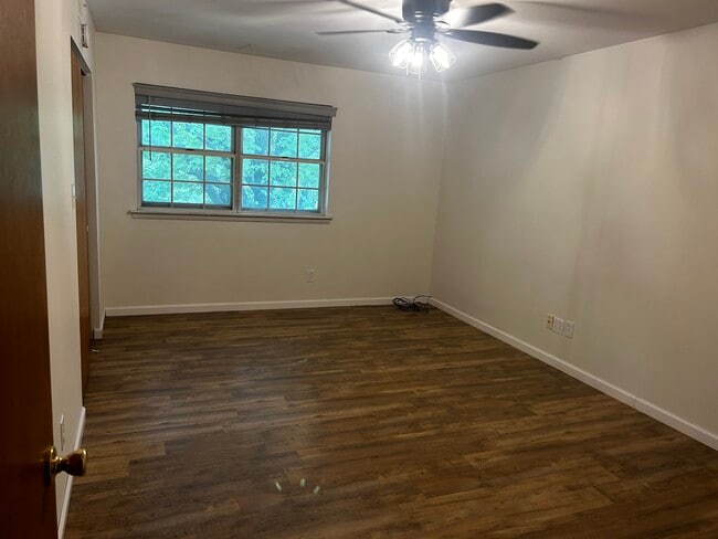 Building Photo - 313 Russell Ave