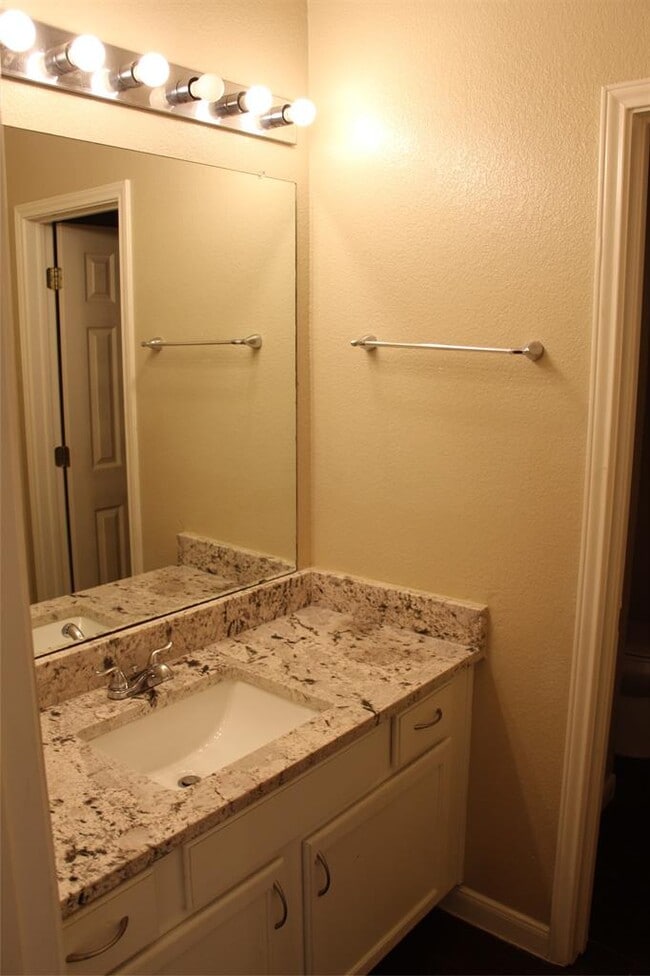 Building Photo - 2838 Southampton Way
