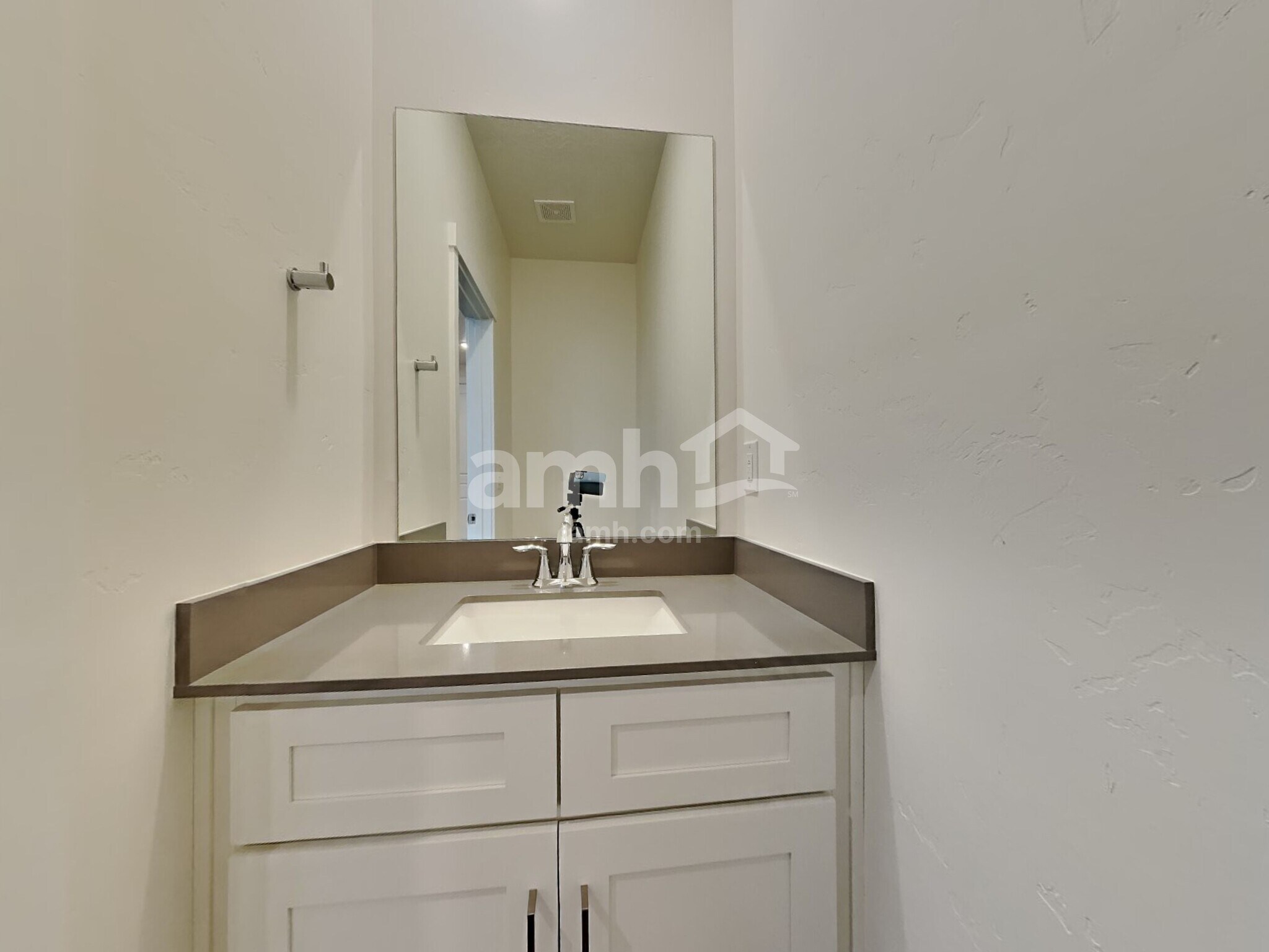 Building Photo - 10091 W Raleigh St