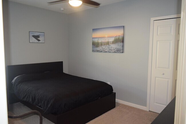 Building Photo - 4060 Dragonfly Dr