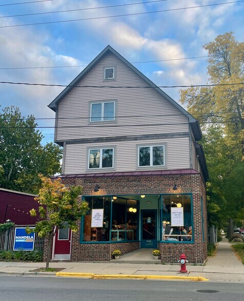 2301-2303 Atwood Avenue - 2303 Atwood Ave