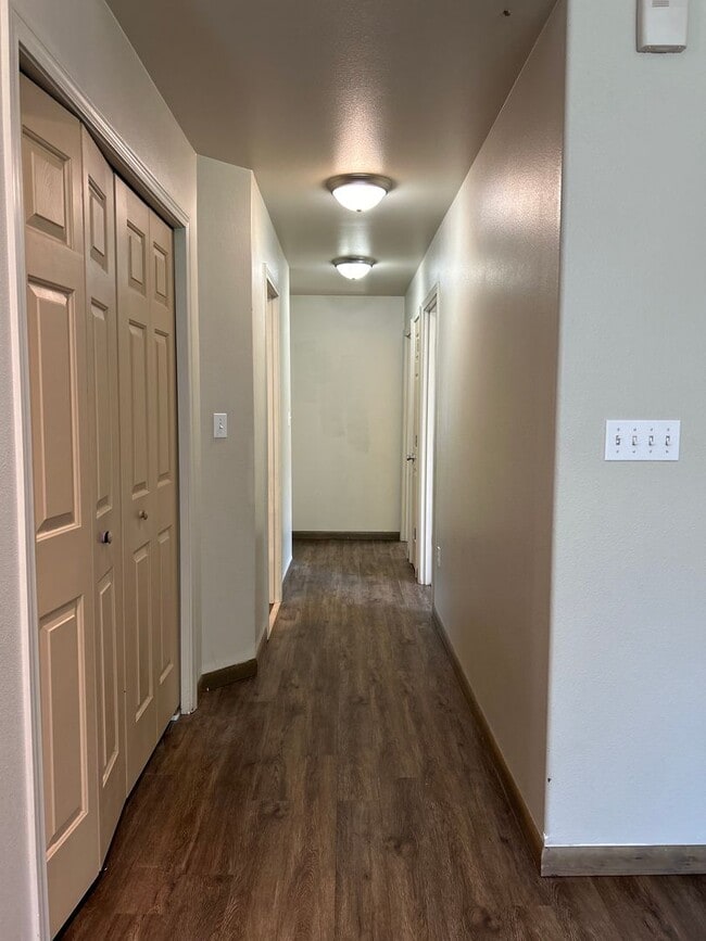 Building Photo - Century 21 Gold Rush - 3 bed, 2 bath (North Pole)