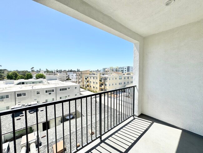 Building Photo - 11155 Huston St
