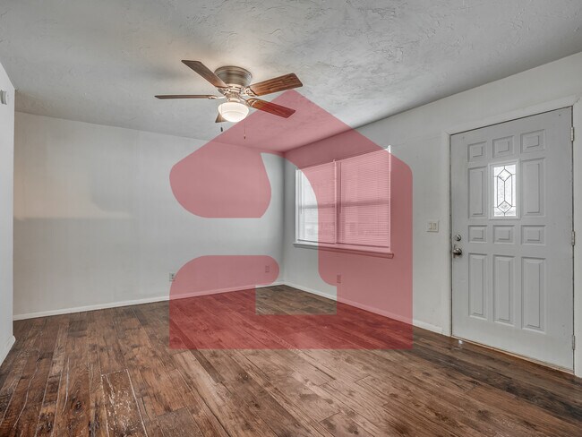 Building Photo - 224 W 5th St