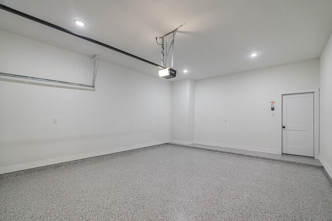 Building Photo - 152 Red Cascade Trl