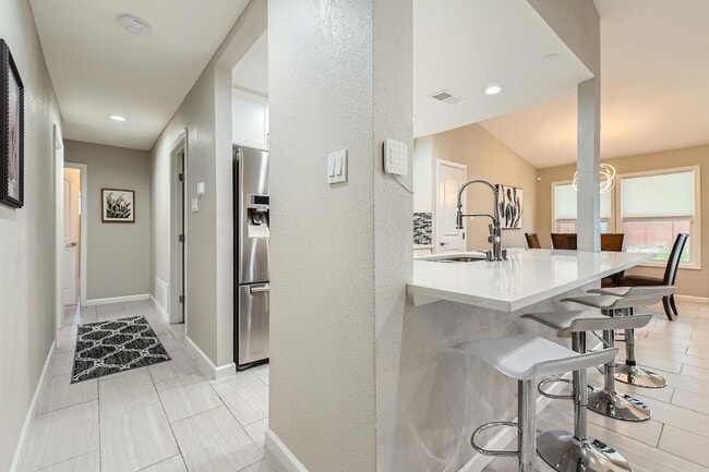 Building Photo - 10815 Lambert Cir