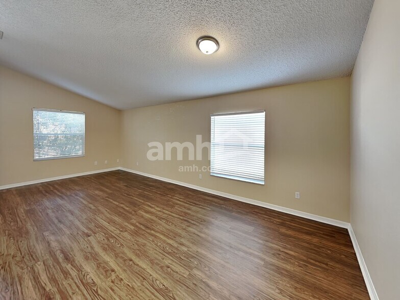 Building Photo - 1110 Bluegrass Dr