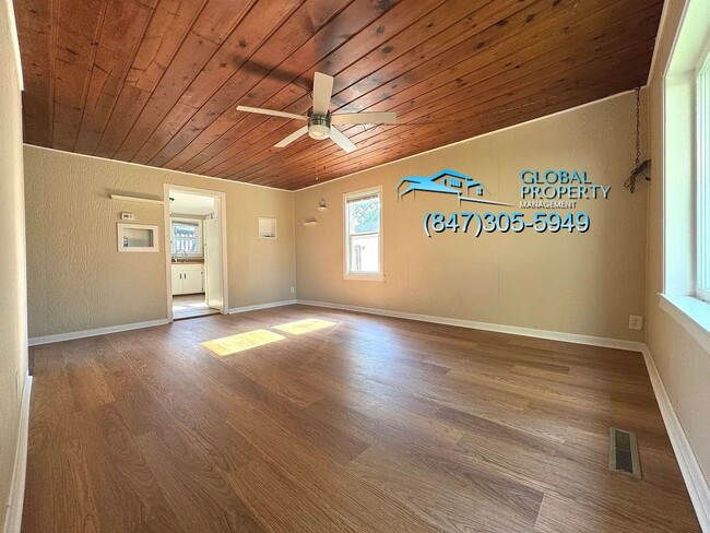 Building Photo - 5 Bedroom Home For Rent in Kankakee