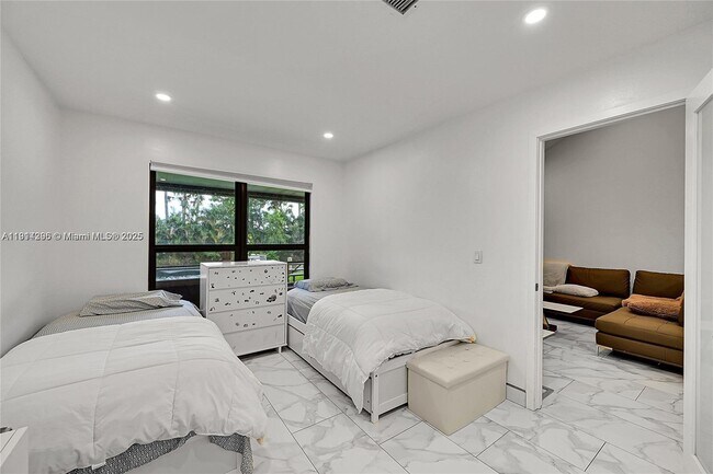 Building Photo - 18578 Woodstream Dr