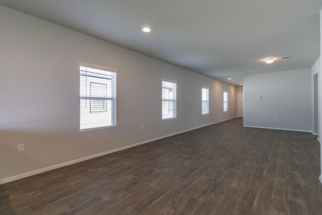 Building Photo - 234 Heritage Ml Trl