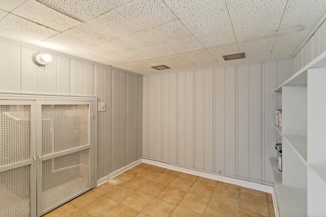Building Photo - 334 Russet Ln