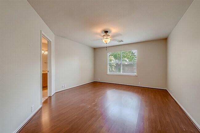 Building Photo - 5910 Spring Sunrise Dr