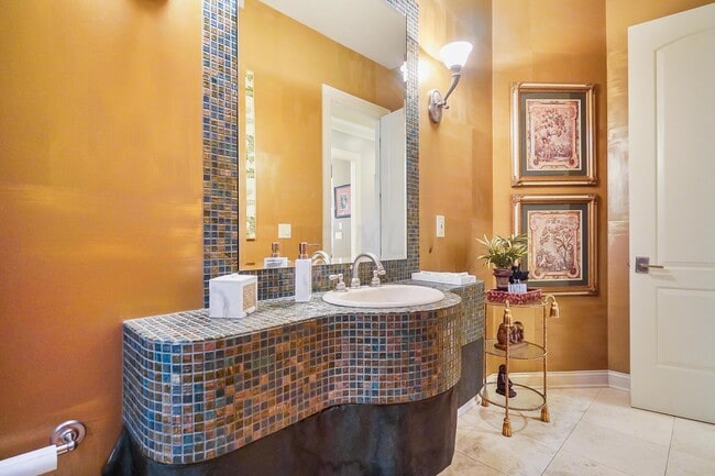 Building Photo - 6655 Traquair Pl