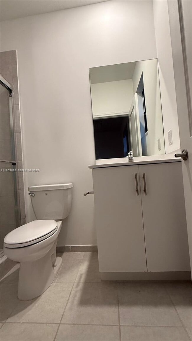 Building Photo - 947 NE 211th St