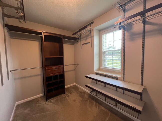 Building Photo - BEAUTIFUL 3-bedroom, 3-bathroom home in Gr...