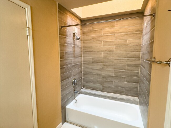 Building Photo - 9800 Pagewood Ln