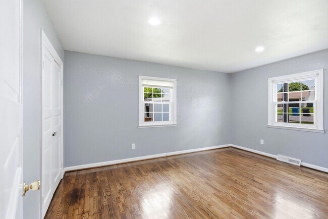 Building Photo - 206 Hiawatha Trail