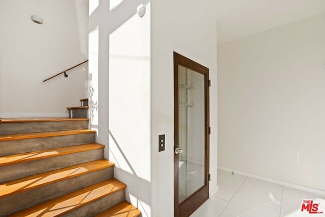 Building Photo - 8435 Franklin Ave