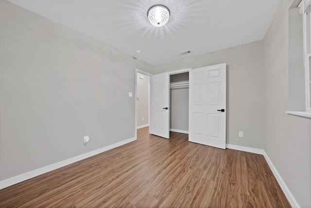 Building Photo - 824 E Prairie View Rd