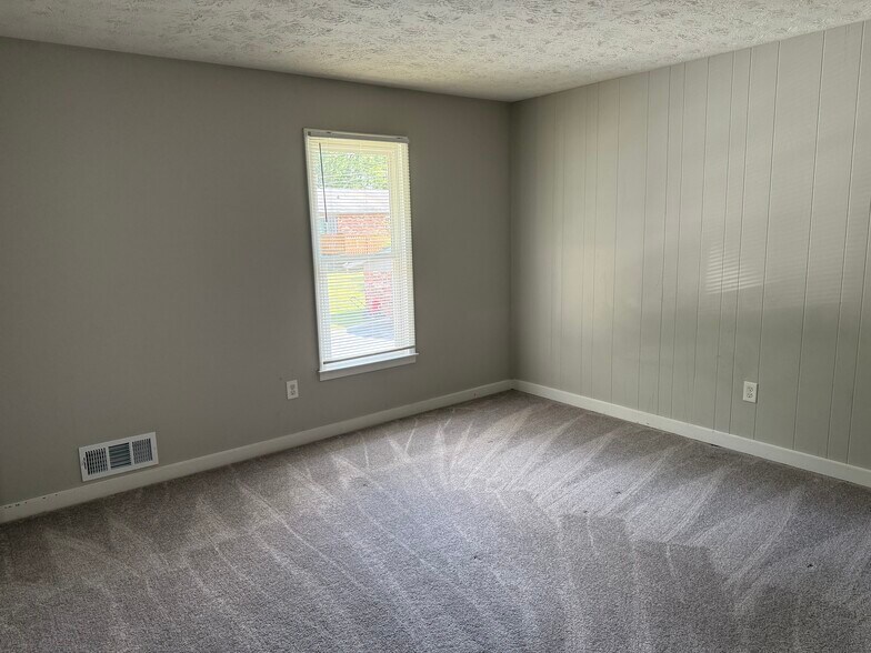 Bedroom 1 - 1071 Oakland Ave SE