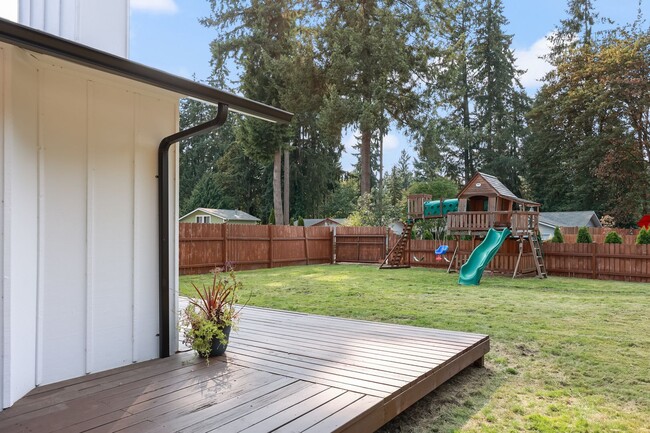 Building Photo - Home with private Long Lake community beac...