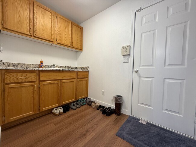 Building Photo - UPDATED BOYD ACRES HOME ON LARGER CORNER LOT!! MUST SEE!!