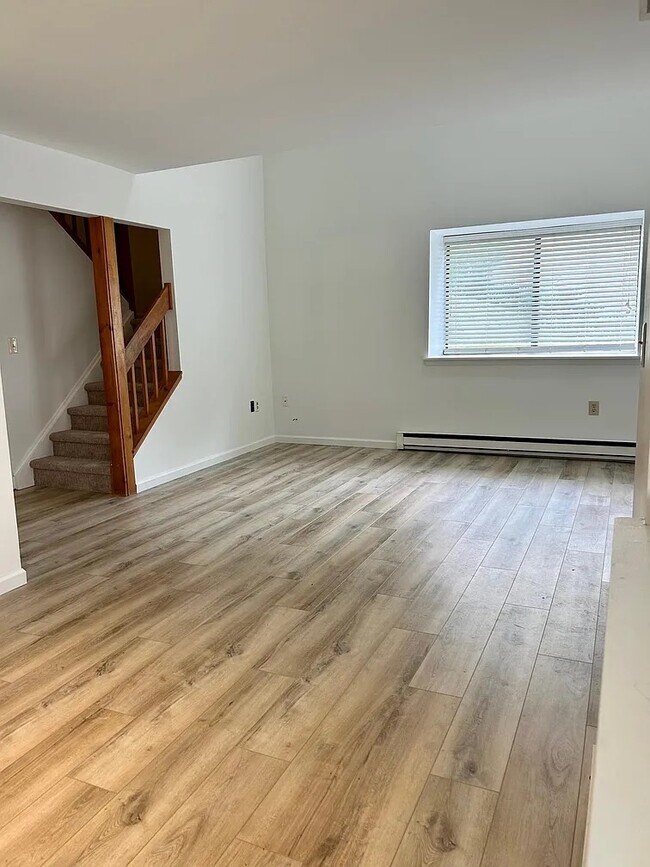 Building Photo - 85 N Main St