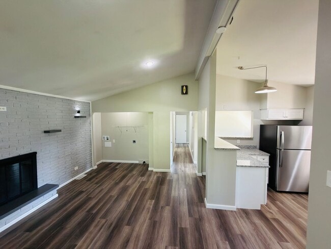 Building Photo - Move-In Ready 3BR/2BA Home with 2-Car Garage in St. Charles