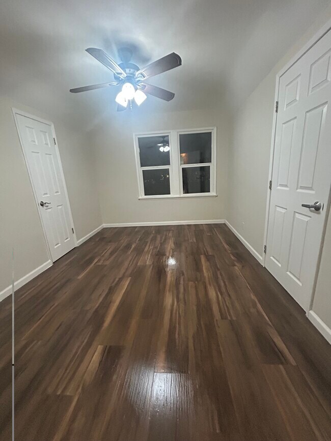 Living Room/Area - 642 E 10th St