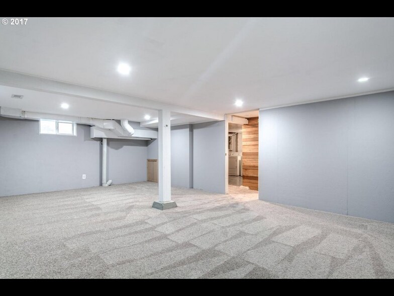Basement family room - 4709 NE 15th Ave