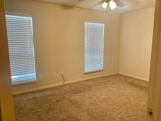 Building Photo - 18811 Elm Square Ct