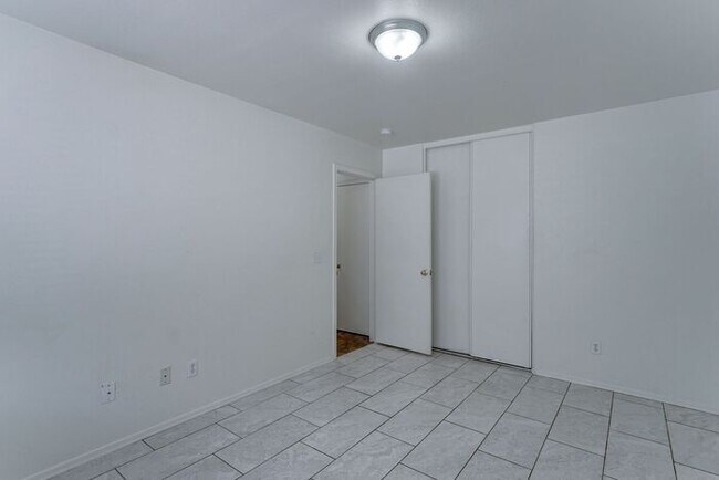 Building Photo - COMING SOON! Spacious 3 Bed 2 Bath home in the Estrella Neighborhood