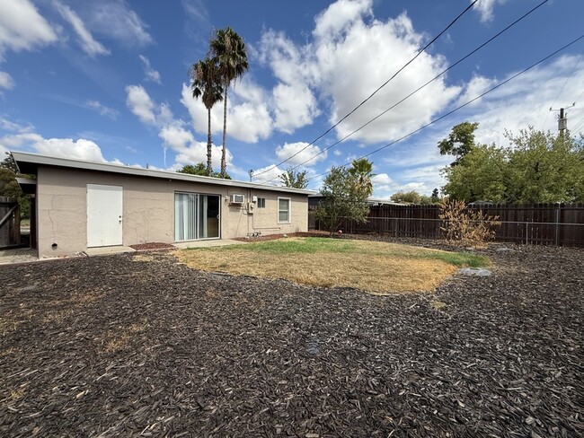 Building Photo - 1220 Browning Dr