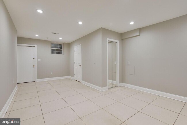 Building Photo - 7320 Bradley Blvd