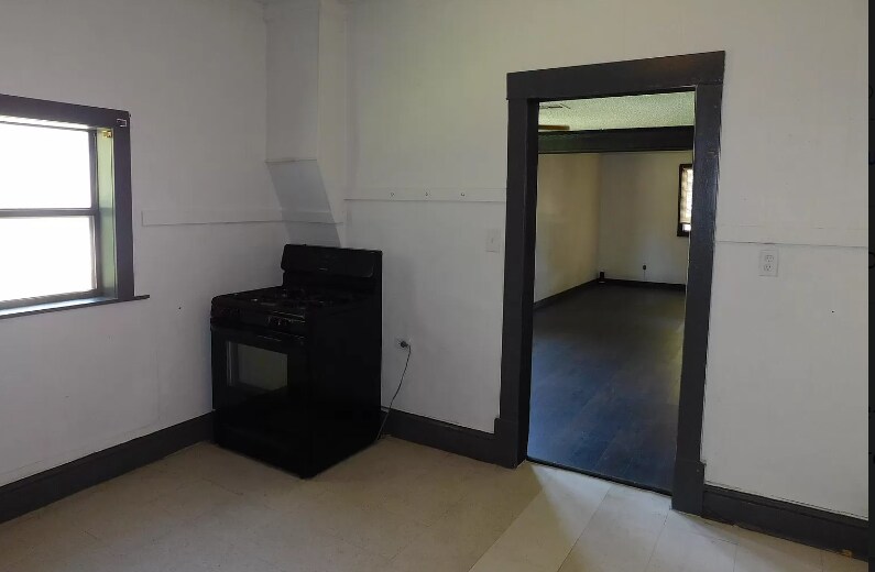 Building Photo - 3115 W 40th St