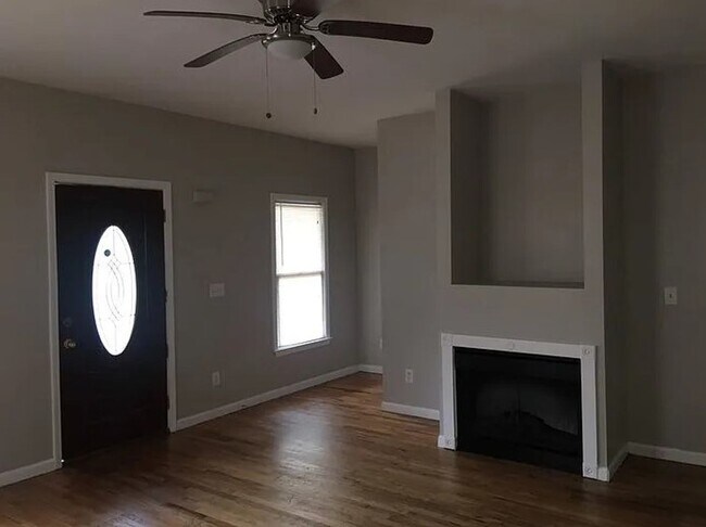Building Photo - 4 Bed 3 Bath in Atlanta!