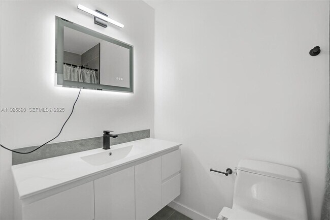 Building Photo - 1478 NE 57th St