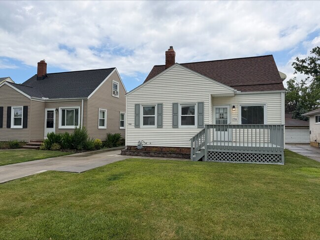Building Photo - 916 Clearview Ave