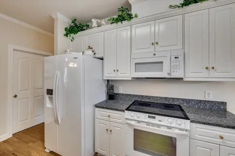 Building Photo - 115 Willow Oak Loop