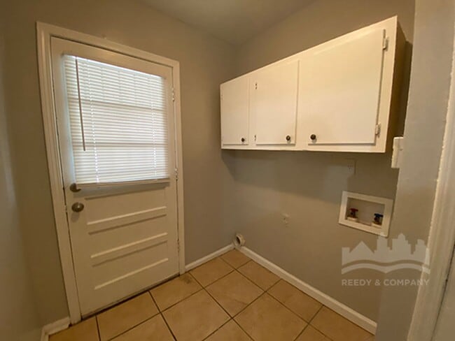 Building Photo - 4290 Davidcrest Dr