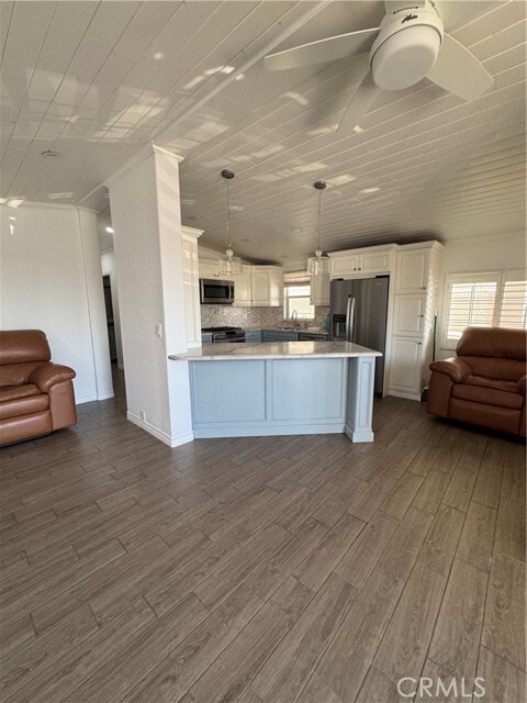 Building Photo - 21851 Newland St