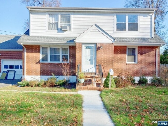 Primary Photo - 39 N Vivyen St