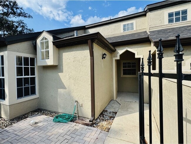 Building Photo - 1 bedroom 1 bath condo in Barclay Place in...