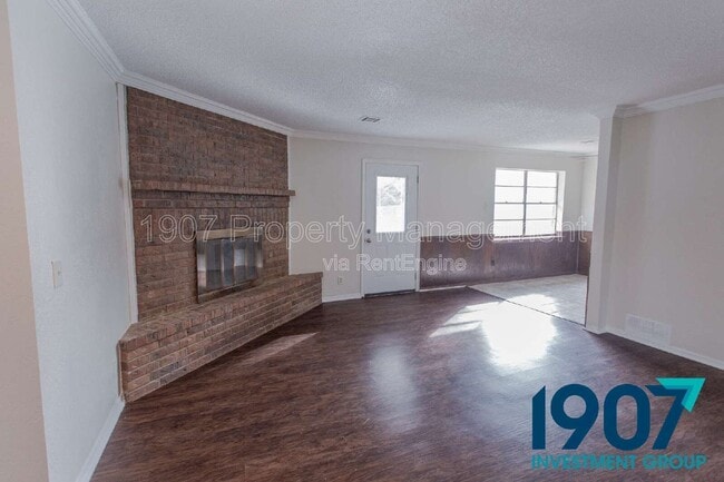 Building Photo - 1008 NW 7th Pl