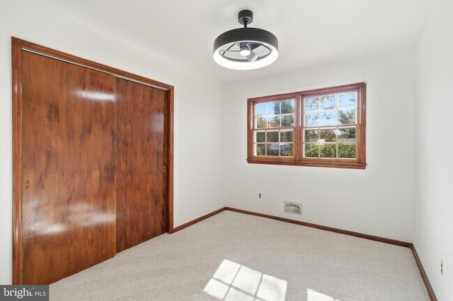 Building Photo - 218 Holly Ave