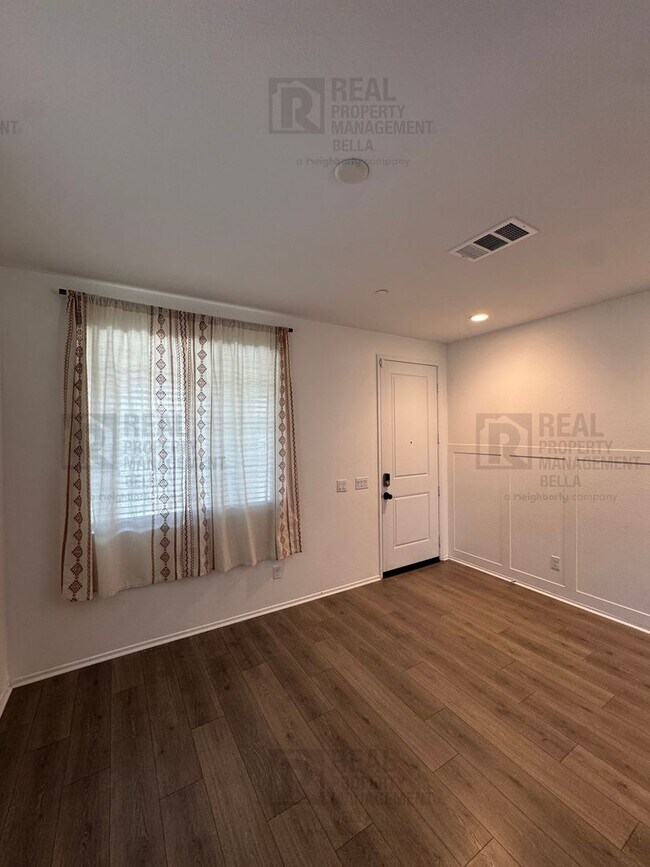 Building Photo - 2807 Moonshimmer St