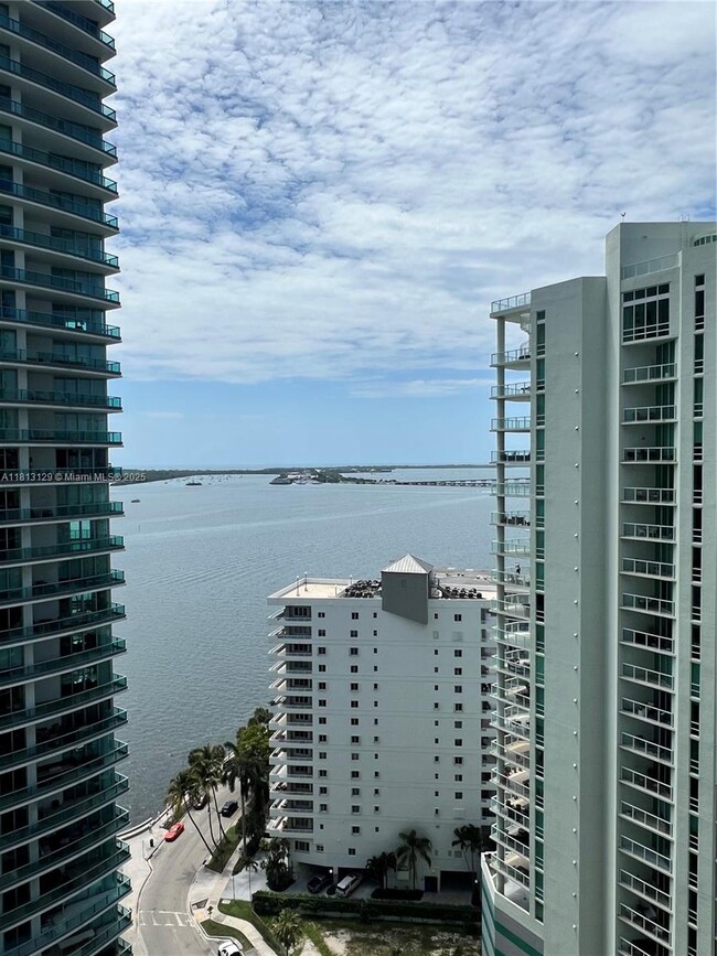 Building Photo - 1300 Brickell Bay Dr